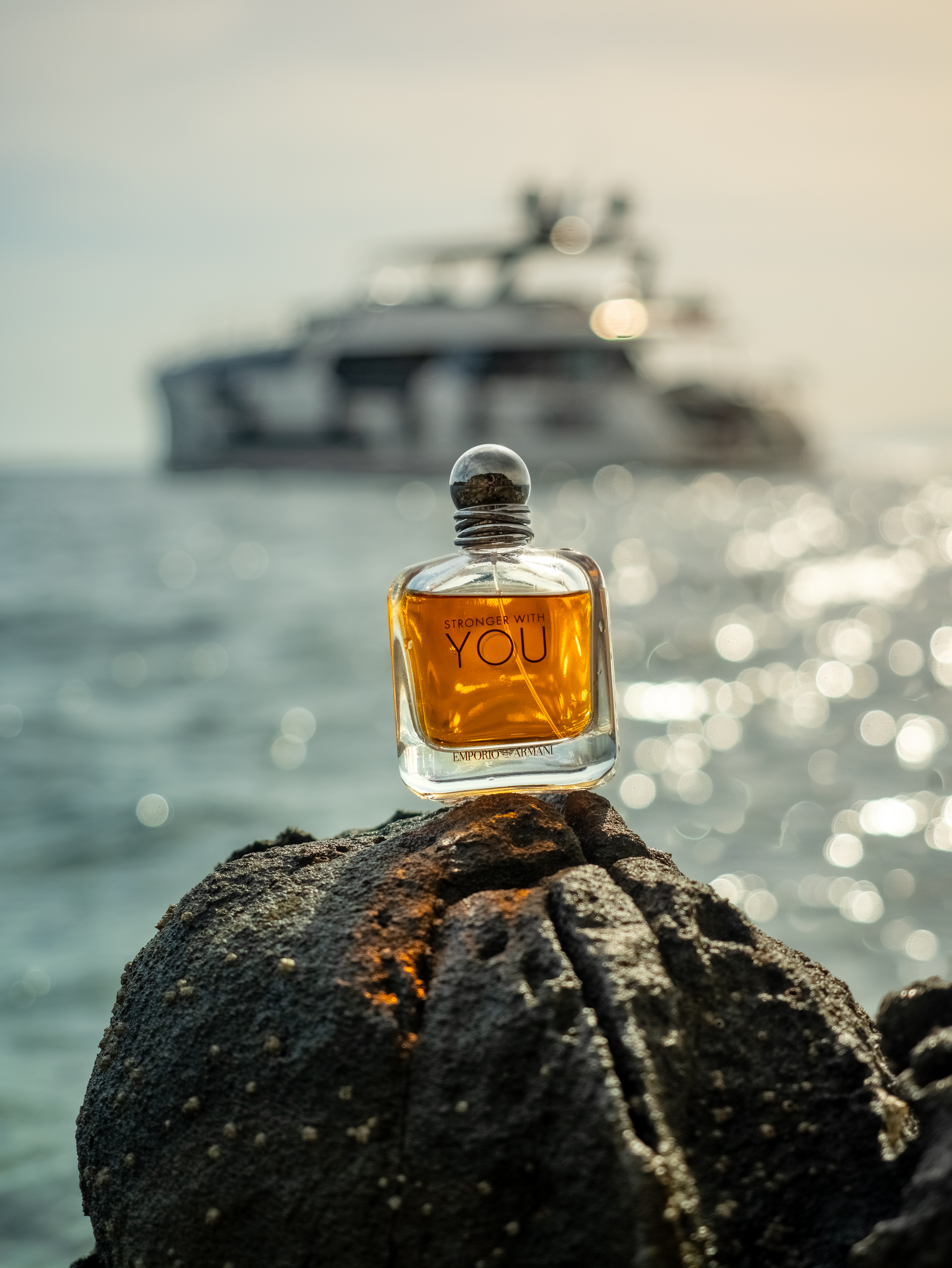 Profumo Emporio Armani Stronger With You con yacht al tramonto - product photography luxury ØLAB